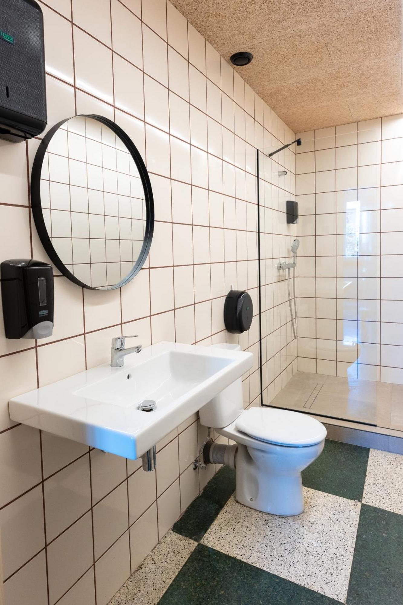 Lamia Bbk Women Hostel-Solo Mujeres Bilbao Bagian luar foto