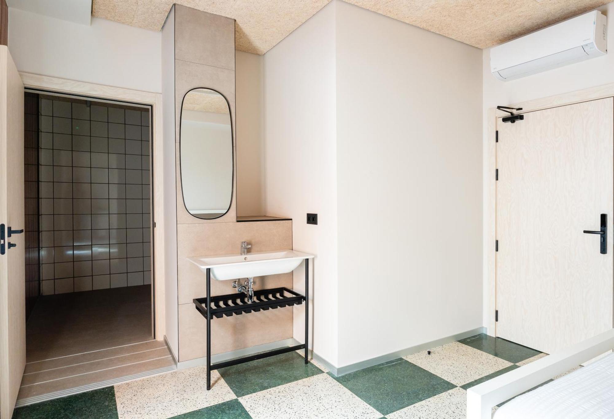 Lamia Bbk Women Hostel-Solo Mujeres Bilbao Bagian luar foto